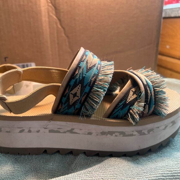 Teva Ceres platform sandals Turquoise and tan tribal print with fringe size 8 - Picture 6 of 9